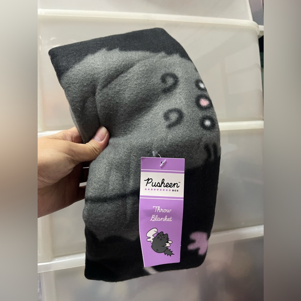 PUSHEEN HALLOWEEN BLANKET